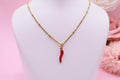 Collar Cornicello Protector en Acero Inoxidable – Dorado y Rojo