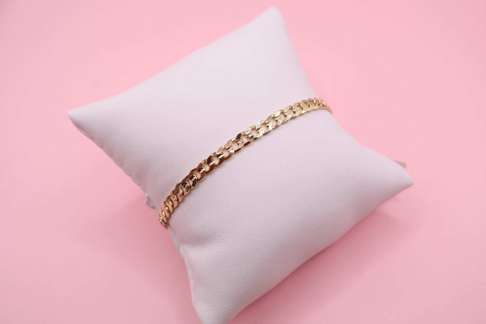 Pulsera tejida en diseño cubano en dorado, con baño de oro 18k