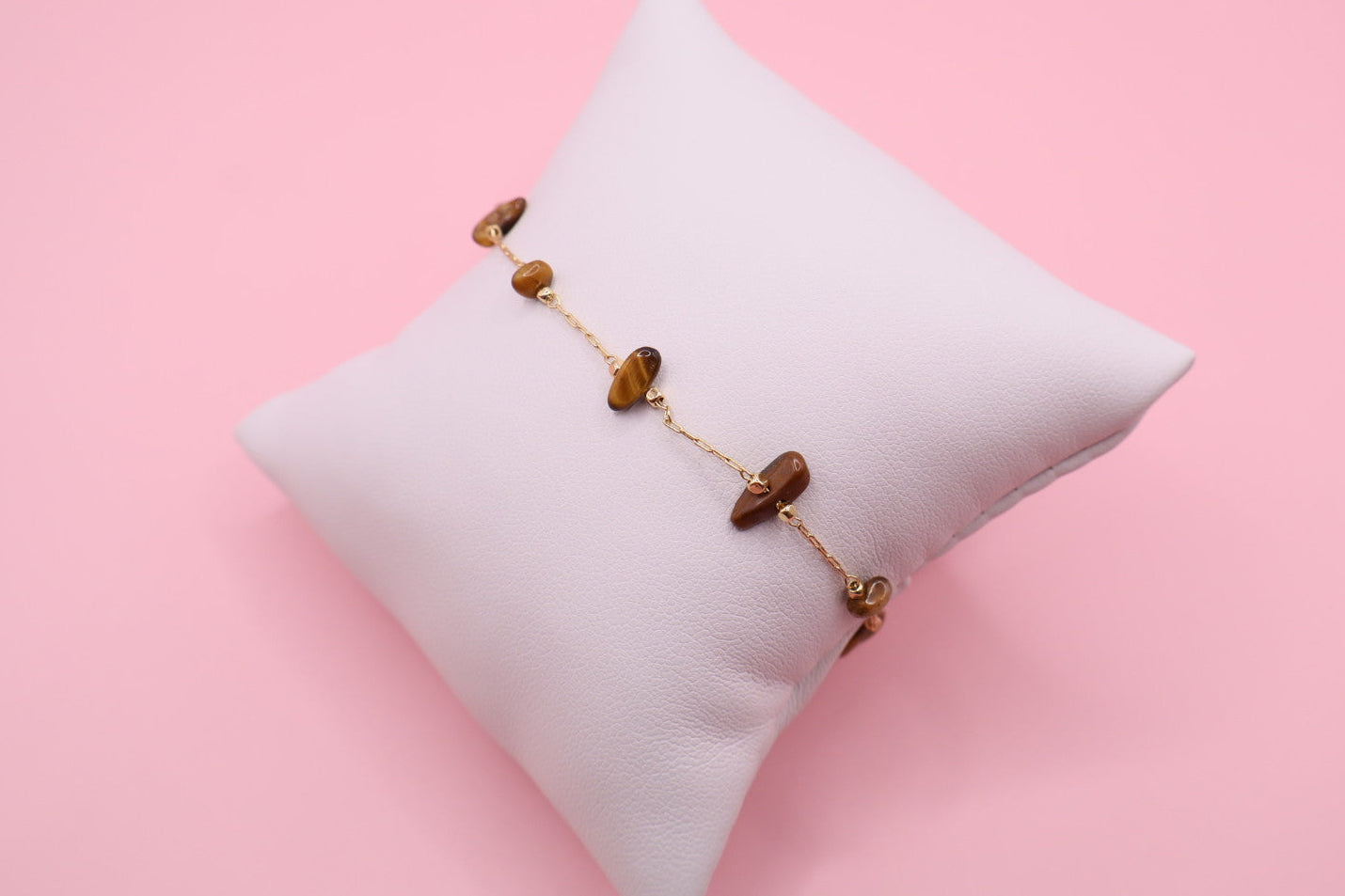 Pulsera estilo sutil y minimalista para dama, en baño de oro 18k y piedras naturales