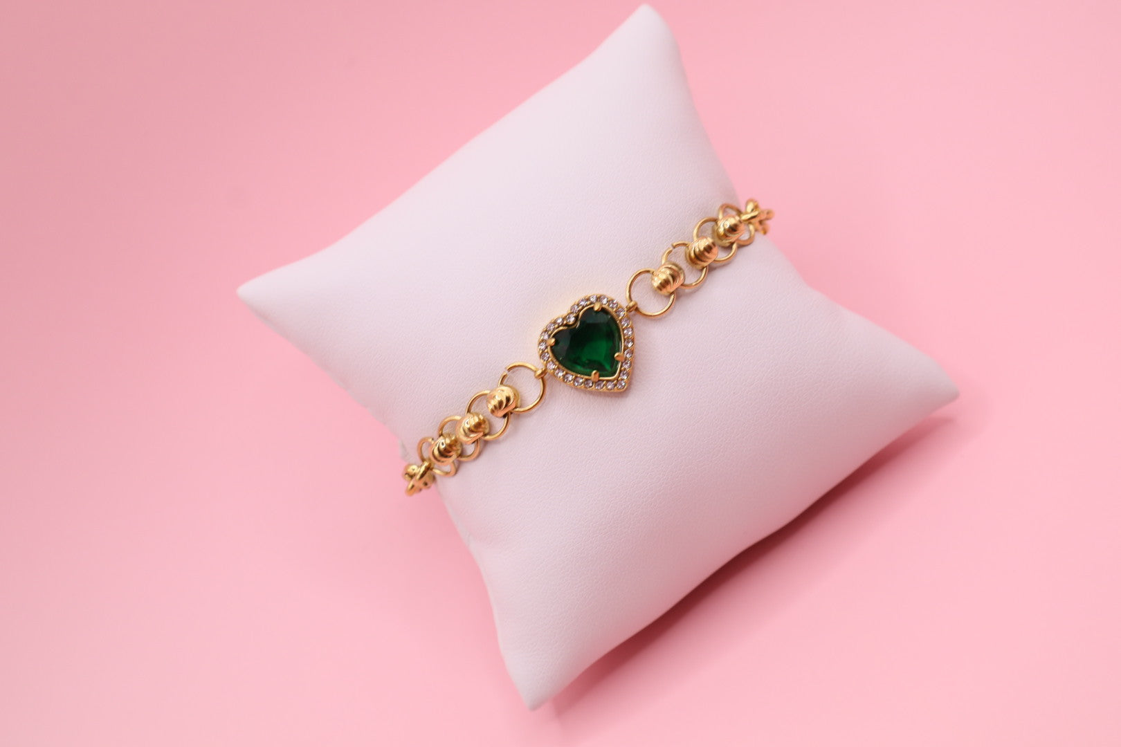 Pulsera en acero inoxidable, dorada con dije de corazón