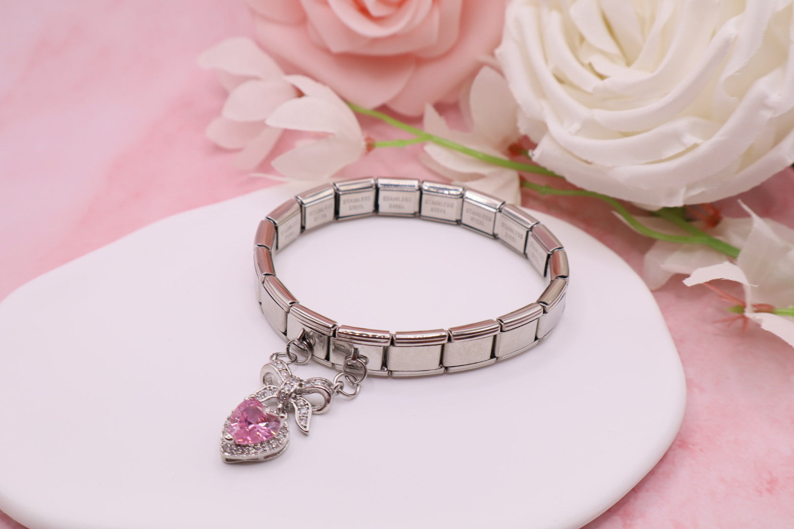 Pulseras de eslabones italianos en acero inoxidable con diferentes dijes.