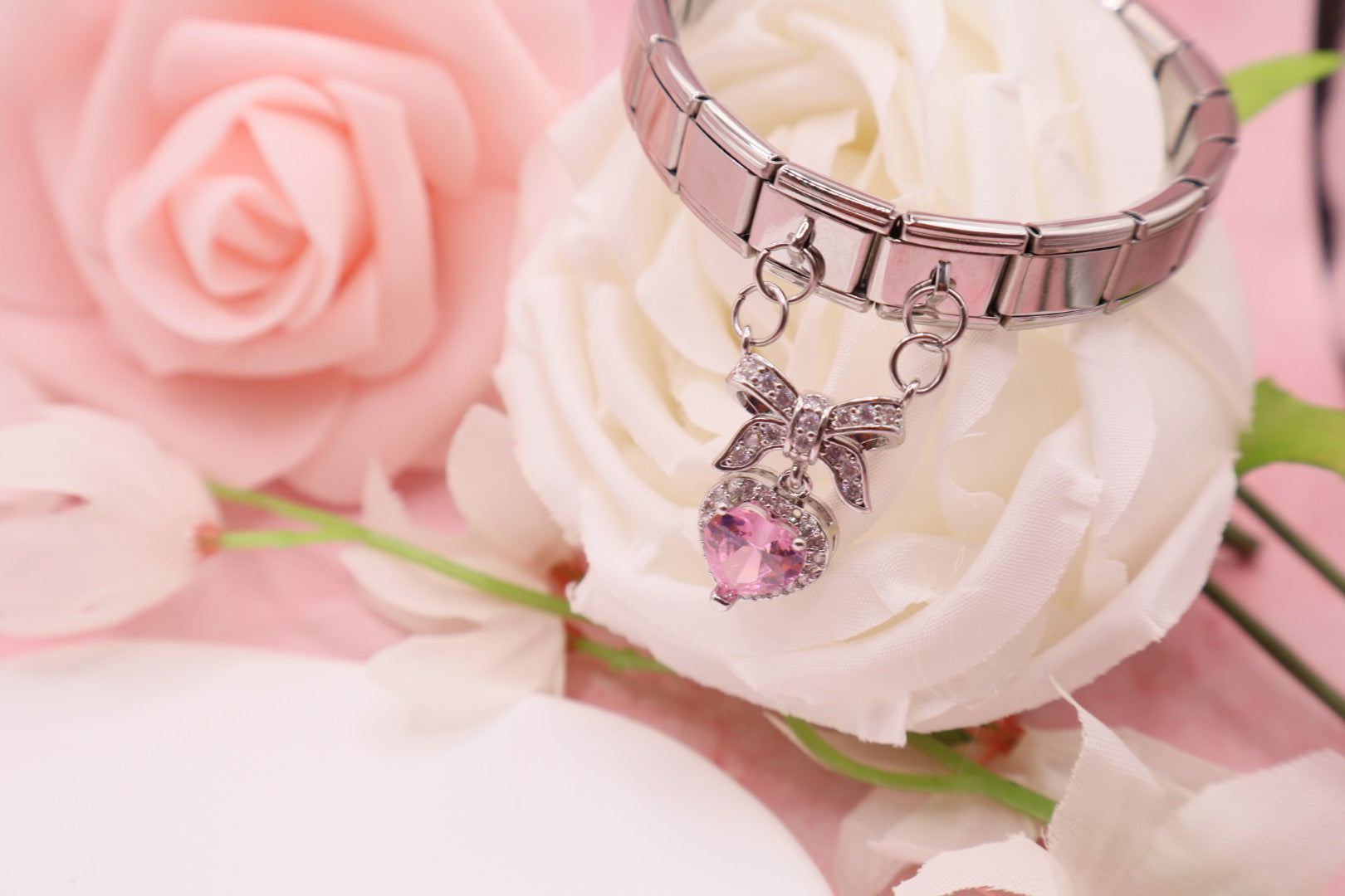 Pulseras de eslabones italianos en acero inoxidable con diferentes dijes.