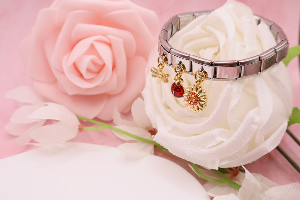 Pulseras de eslabones italianos en acero inoxidable con diferentes dijes.