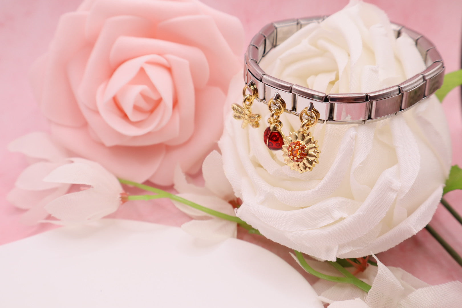 Pulseras de eslabones italianos en acero inoxidable con diferentes dijes.