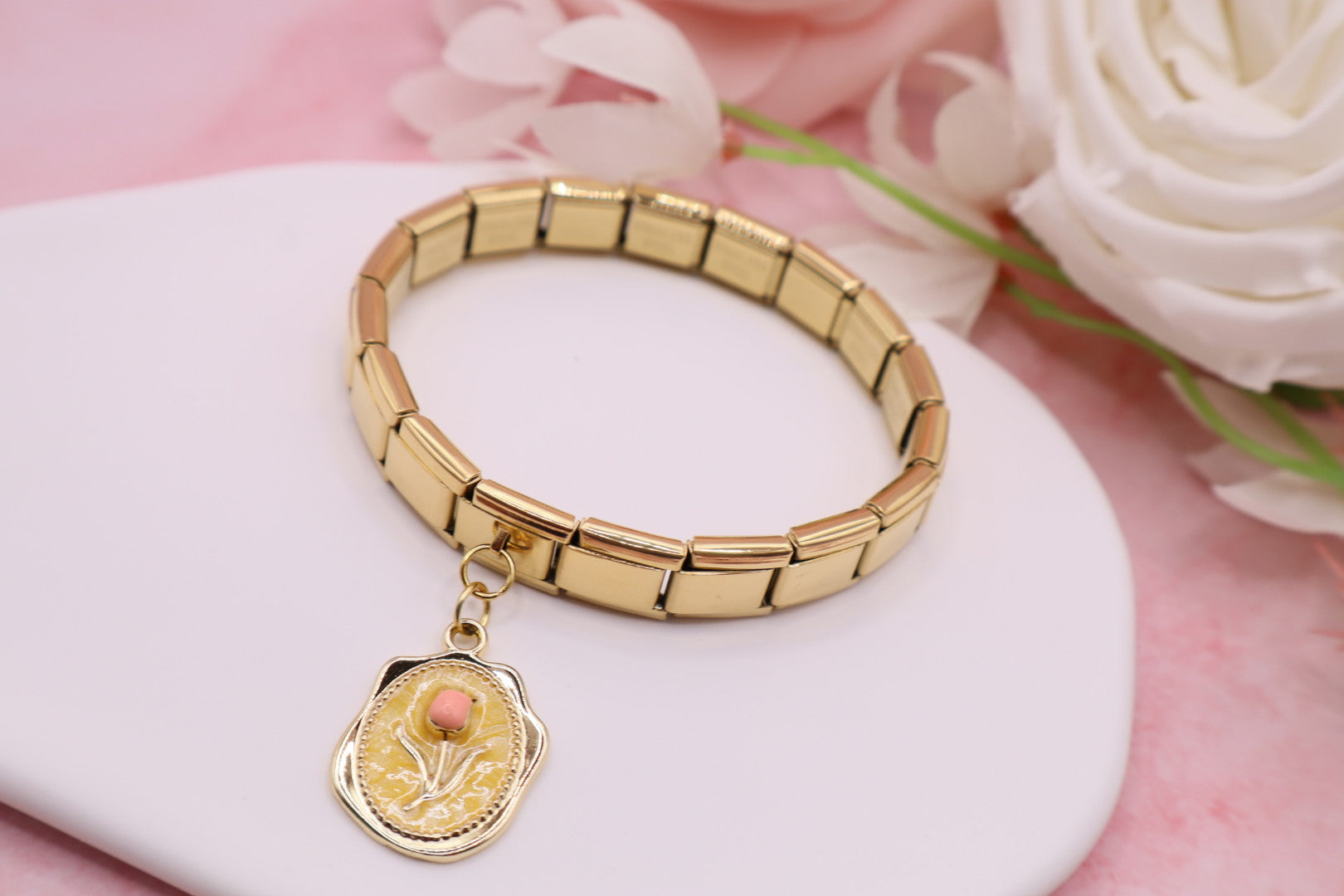 Pulseras de eslabones italianos en acero inoxidable con diferentes dijes.