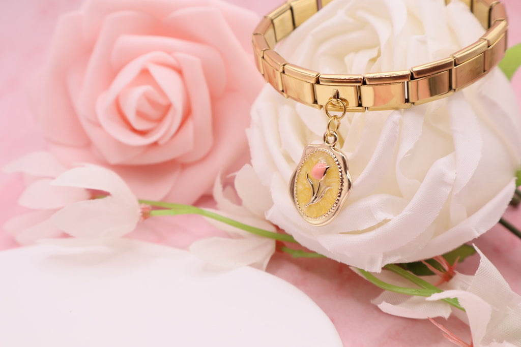 Pulseras de eslabones italianos en acero inoxidable con diferentes dijes.