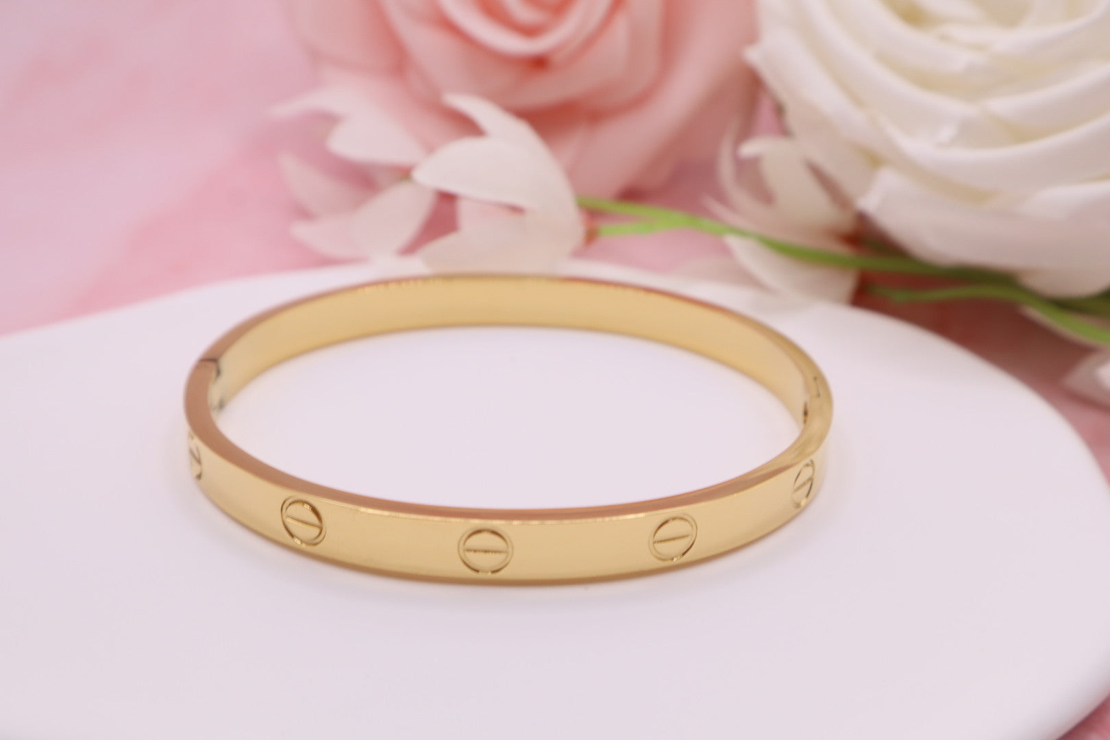 Pulsera inspirada en el diseño cartier en  acero inoxidable.