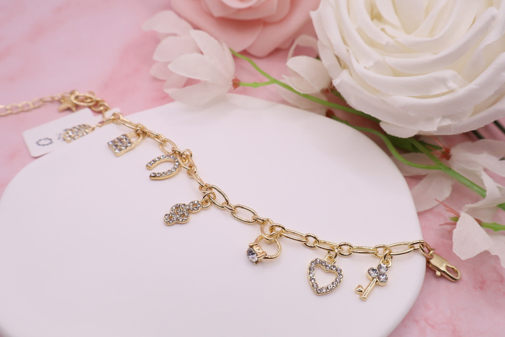 Pulsera de eslabones bañada en oro 18k con multiples dijes de buena suerte