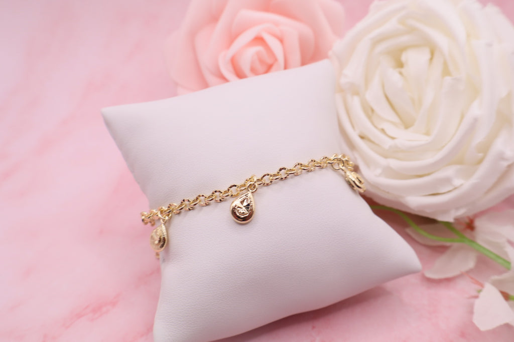 Pulsera de eslabones en baño de oro 18k con multiples dijes de gotas