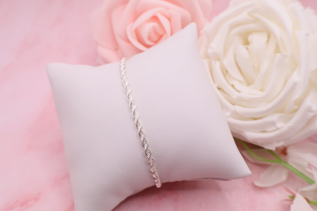 Pulsera plateada de tejido estilo cuerda en baño de oro 18k