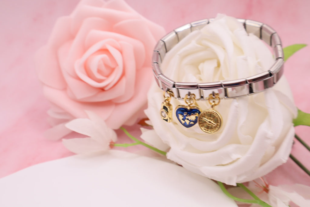 Pulseras de eslabones italianos en acero inoxidable con diferentes dijes.