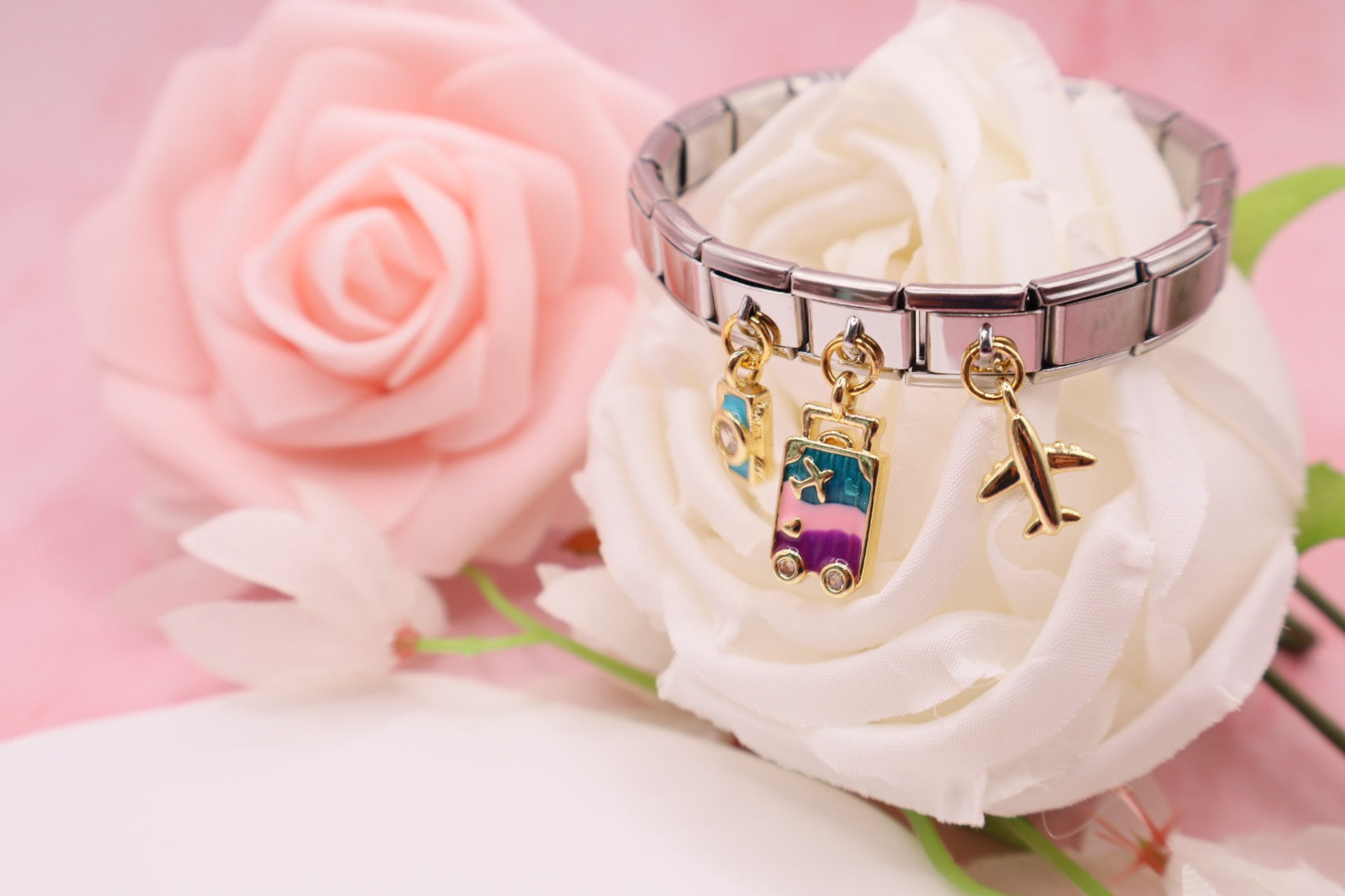 Pulseras de eslabones italianos en acero inoxidable con diferentes dijes.